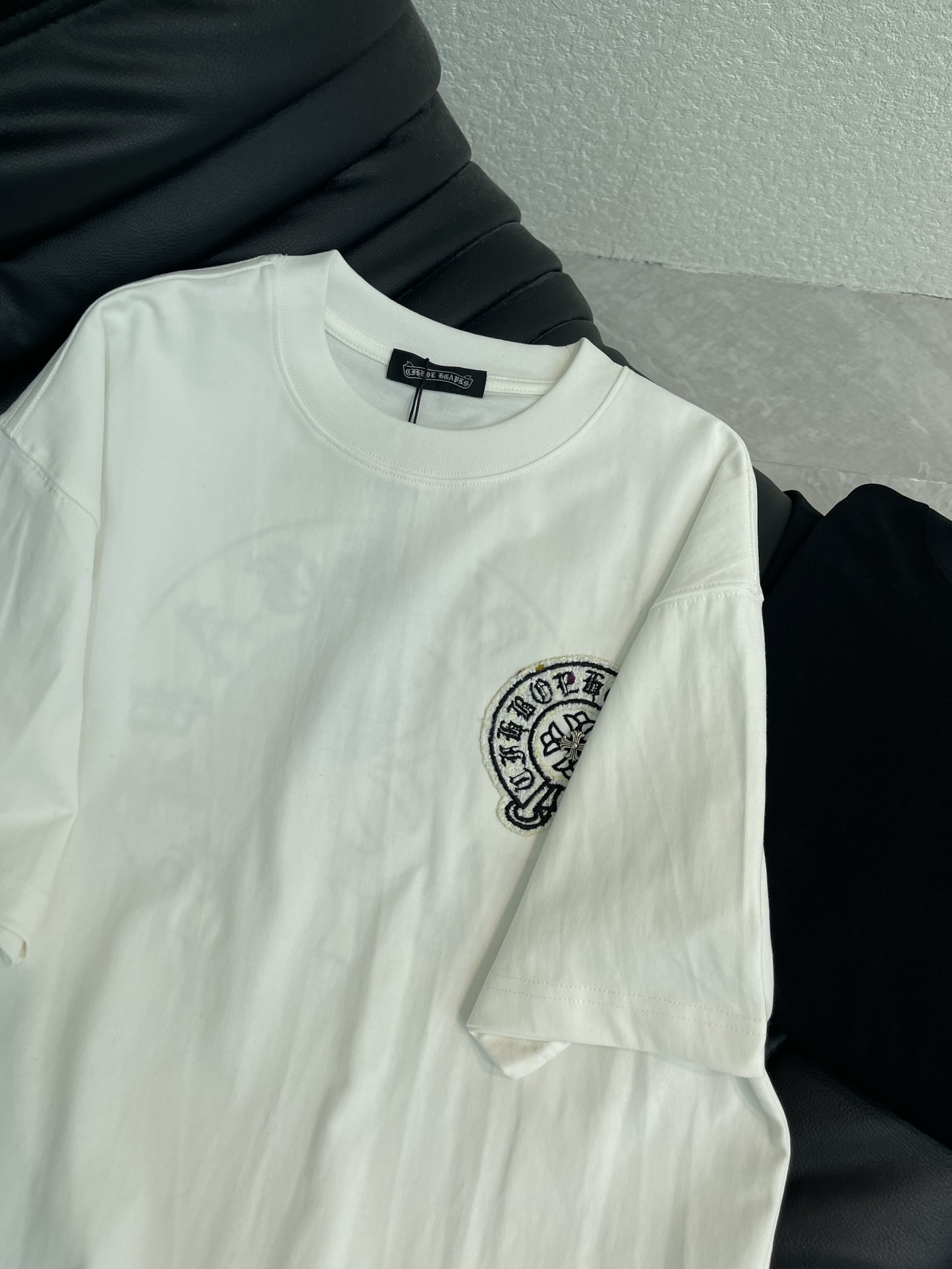 Women's short sleeves